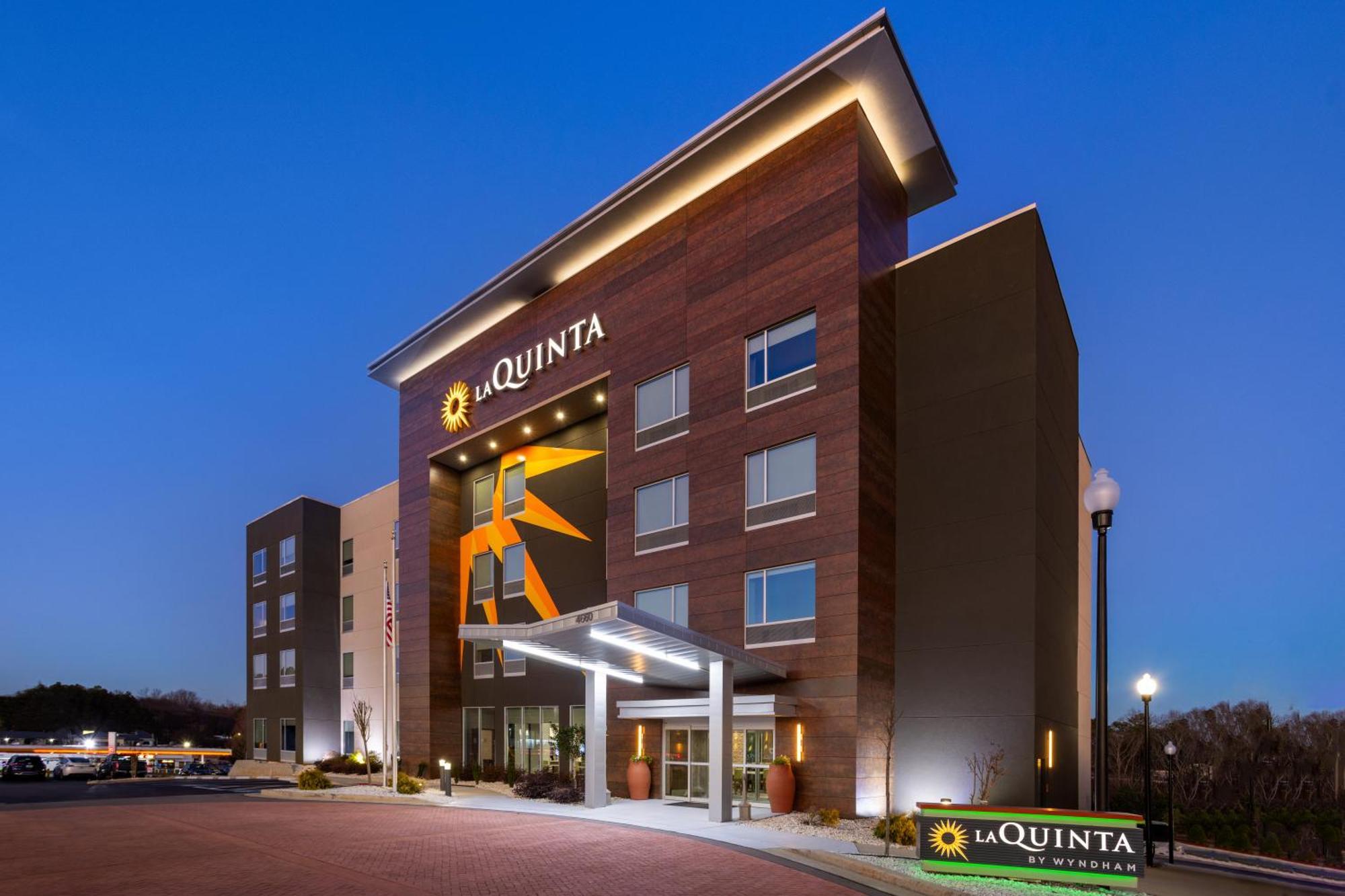 La Quinta Inn & Suites By Wyndham Локуст-Гров Экстерьер фото